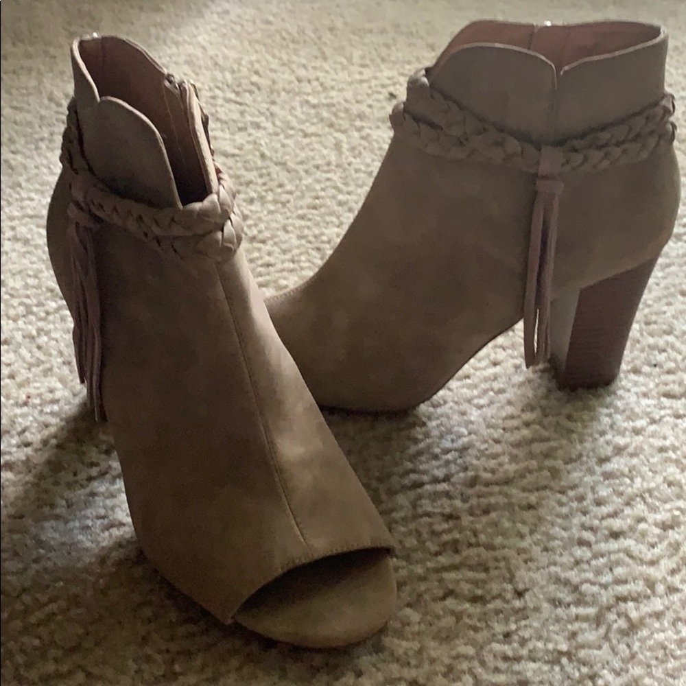 Shoes - Picture 2 of 5